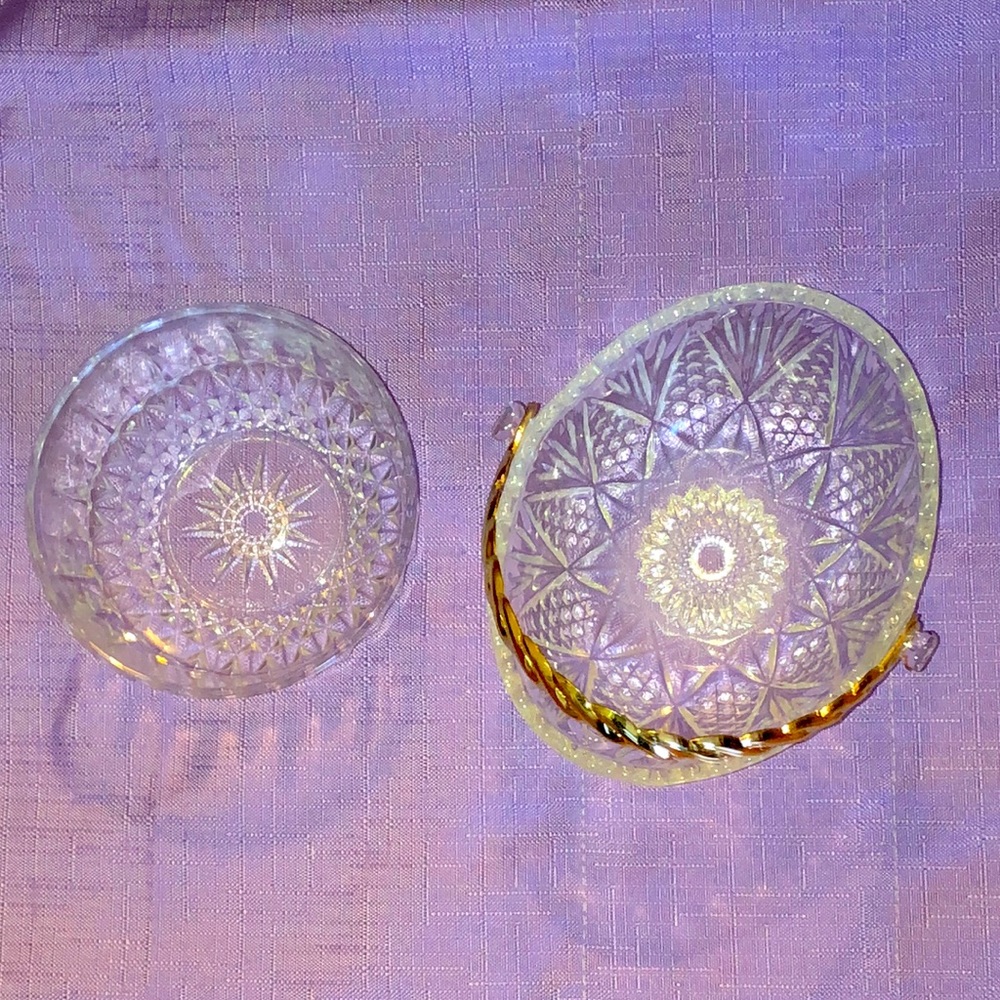 Beautiful glass dishes/ bundle of 2 items